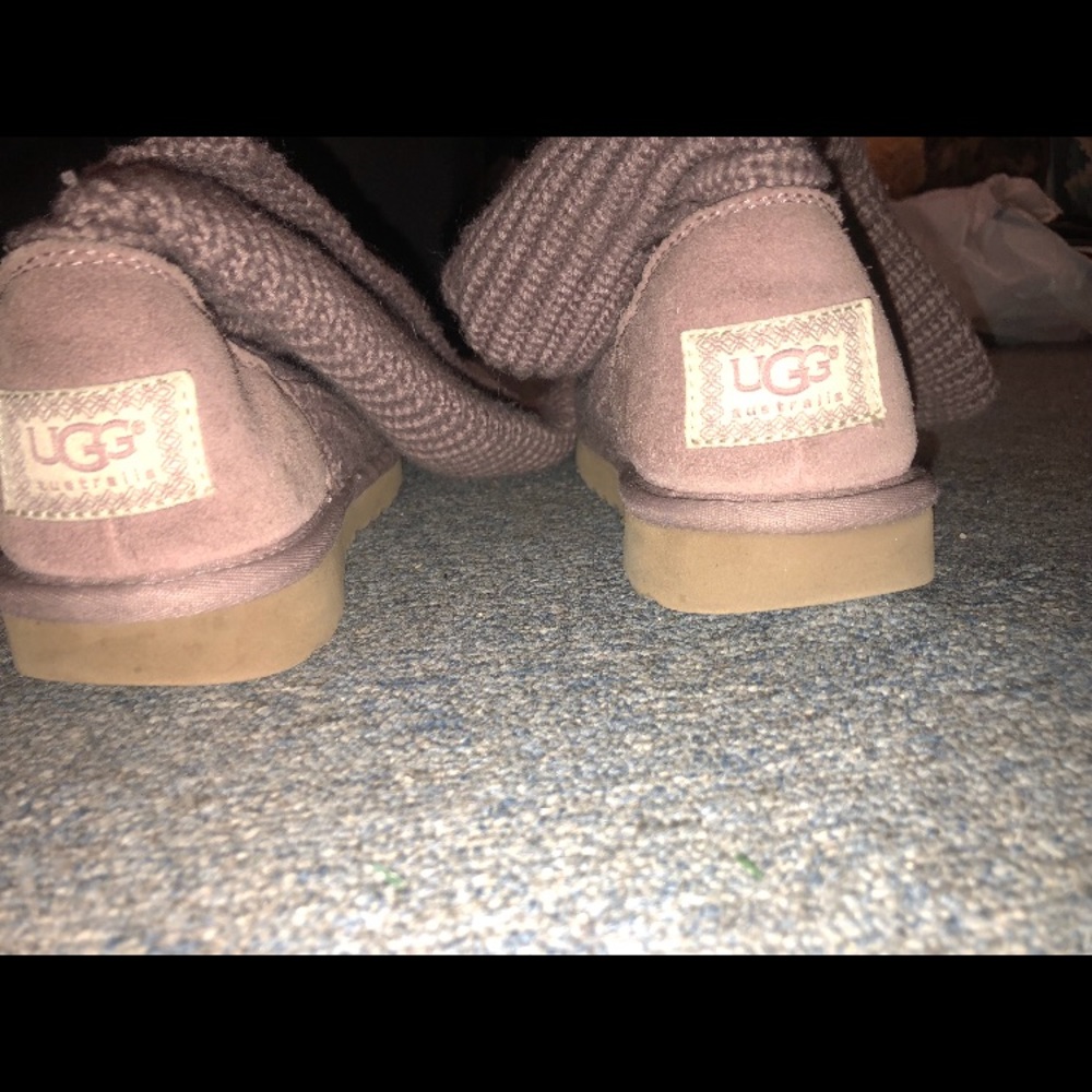 Size 7 uggs - Picture 2 of 2